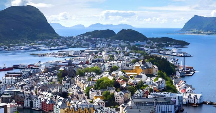Mount Stranda & City Highlights