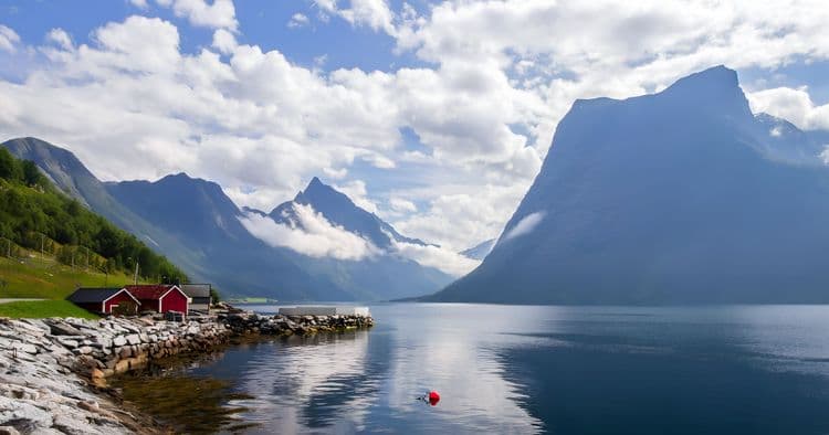 Hjorund Fjord Cruise