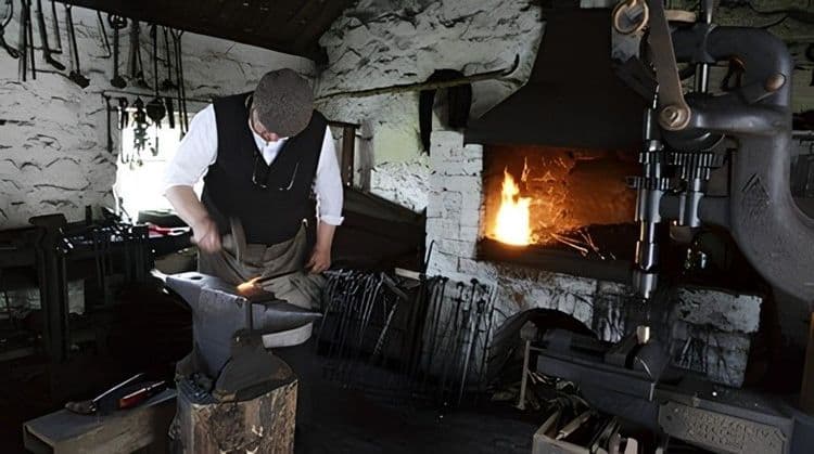 The Time-warp Tour: Return to Victorian Northern Ireland