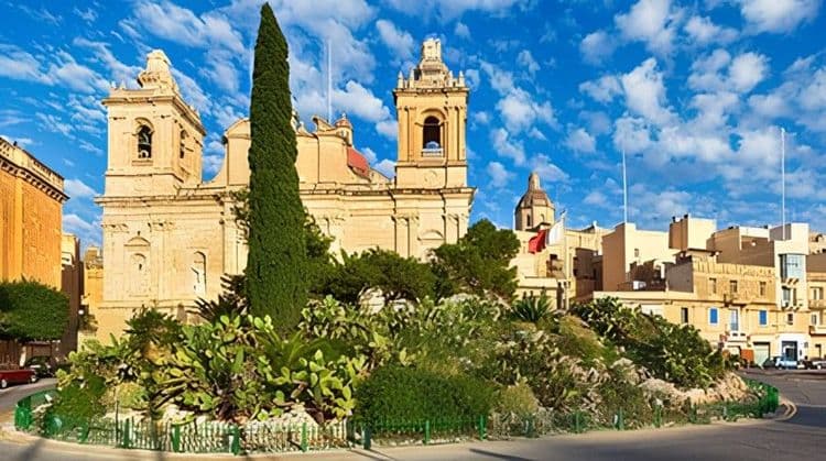 Essential Malta, Local Favours & Sights