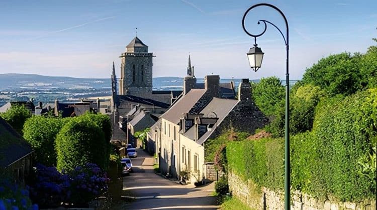 Discover Locronan