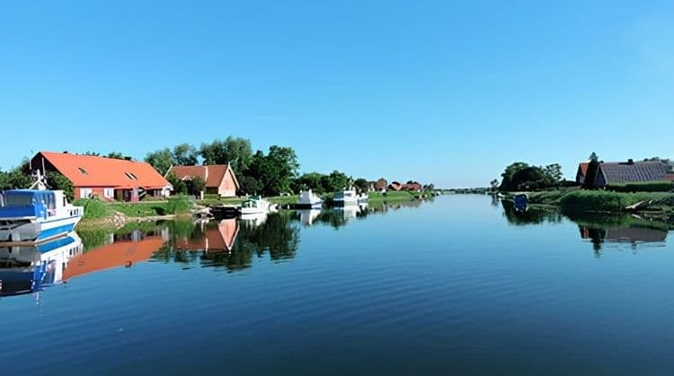 The West of Lithuania by Coach and Boat