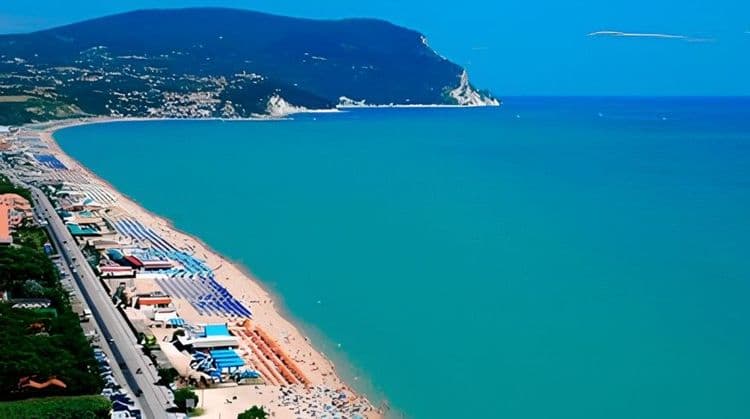Numana Beach Tour
