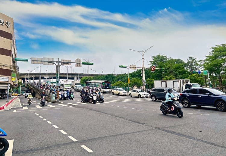 Taipei City Drive and Foot Massage