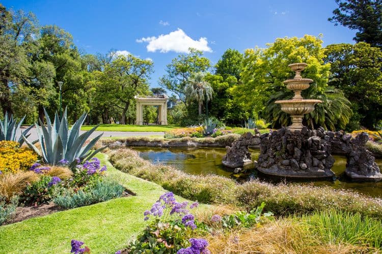 Fitzroy Gardens & Yarra River Cruise