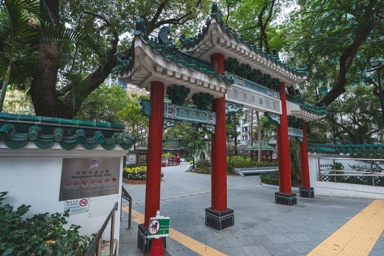 Hong Kong Old & New On Foot