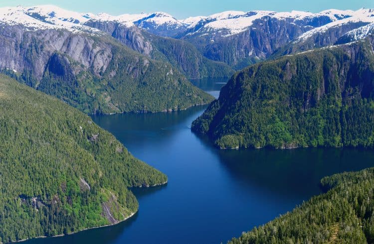 Granite Cliffs & Glacial Lakes: Misty Fjords Flight