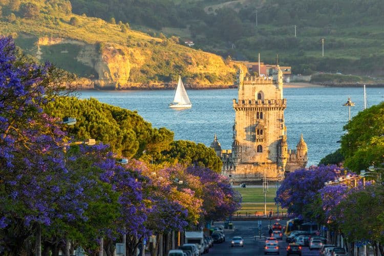 Snapshots of Lisbon (Tour & Airport Transfer)