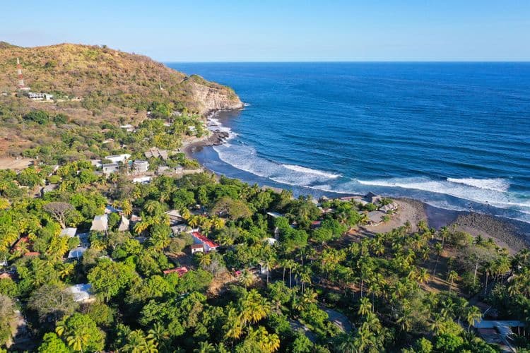 Pacific Horizon: Aerial Safari & Private Coastal Sanctuary