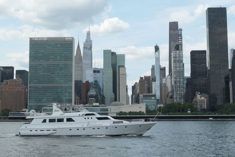 Sail Around Manhattan: Private Yacht Experience