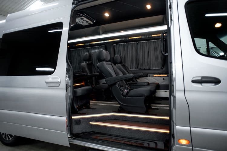 Independent Explorations: Private Large Van with Guide - Half Day